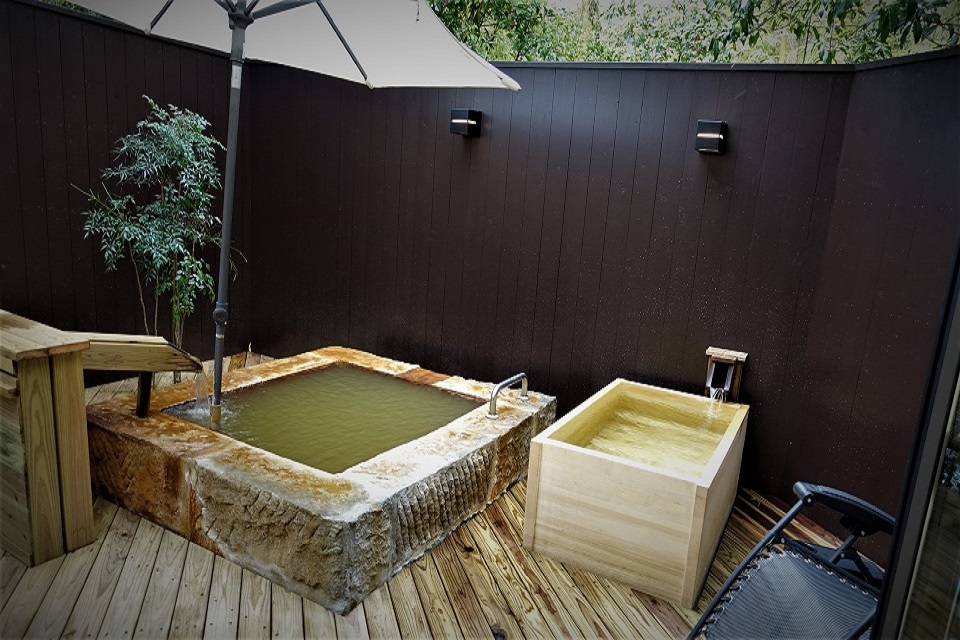 露天風呂と水風呂